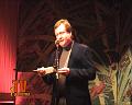 Lucas Meyer begrüßt das Publikum des 50 Jahre Bossa Nova Event in Hamburg